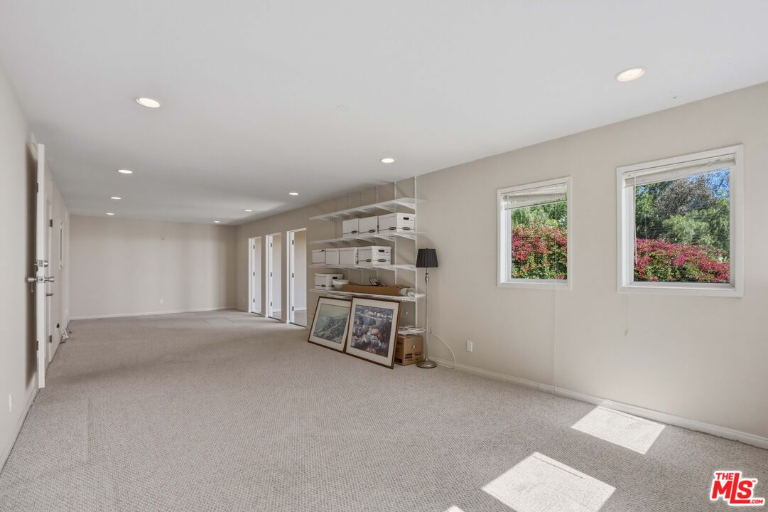 2965 Seabreeze Dr