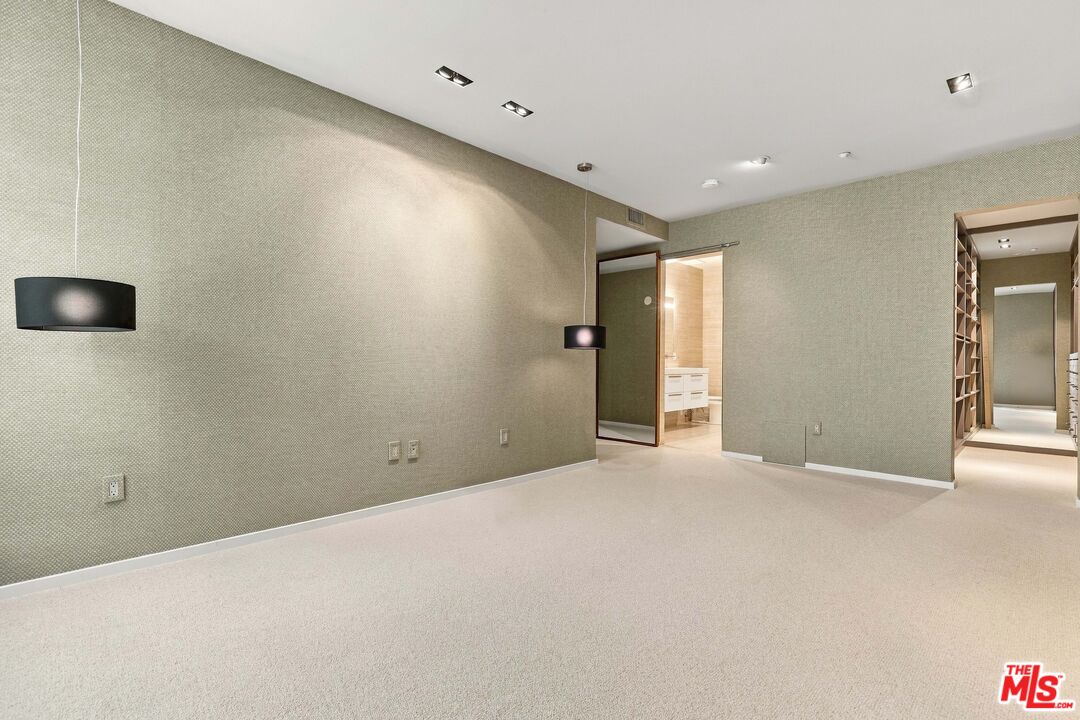 870 Haverford Ave Unit: 202