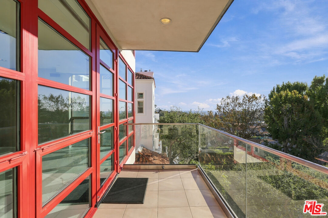 870 Haverford Ave Unit: 202