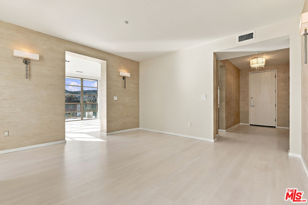 870 Haverford Ave Unit: 202