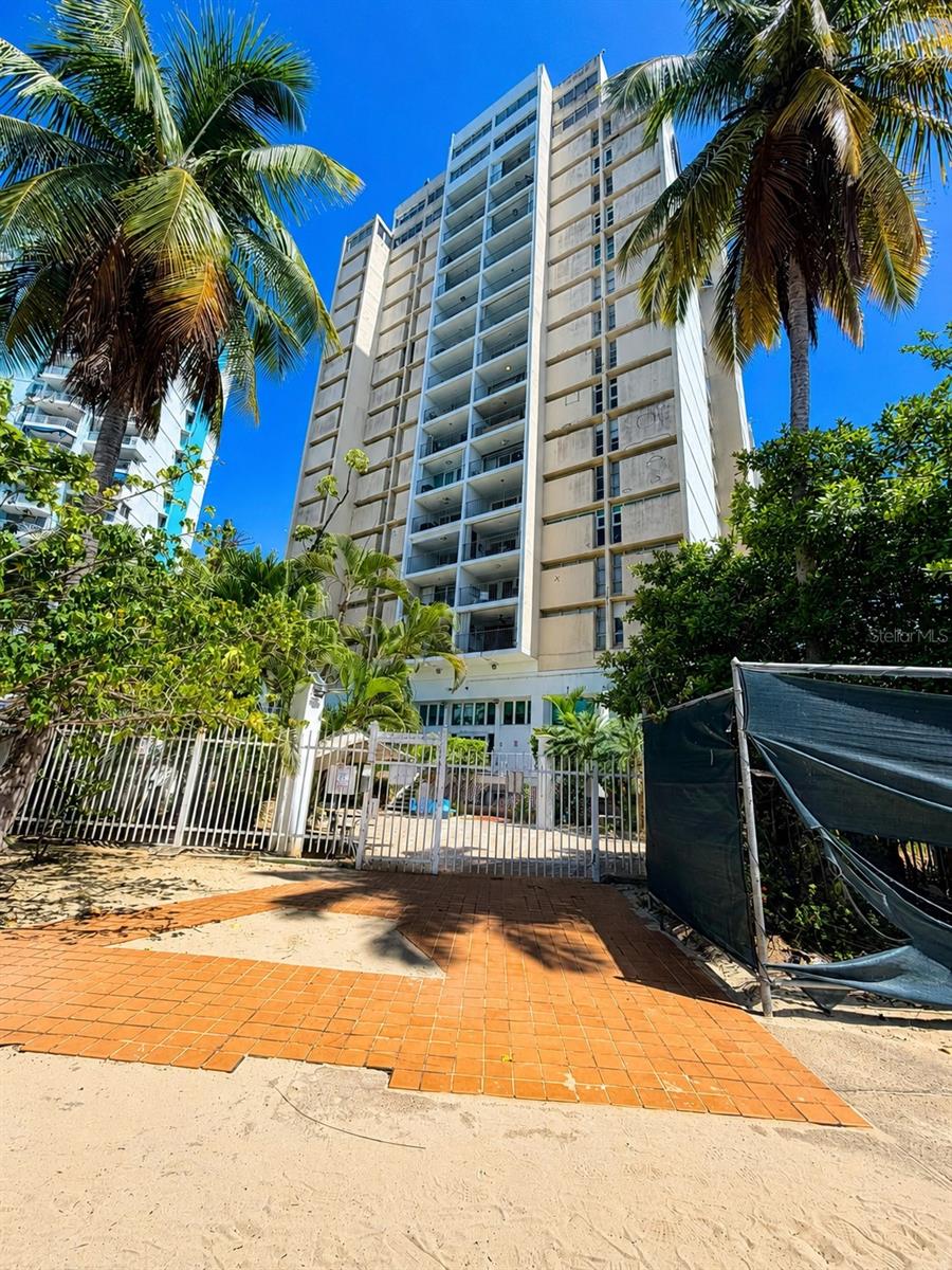 6165 AVE. ISLA VERDE #458