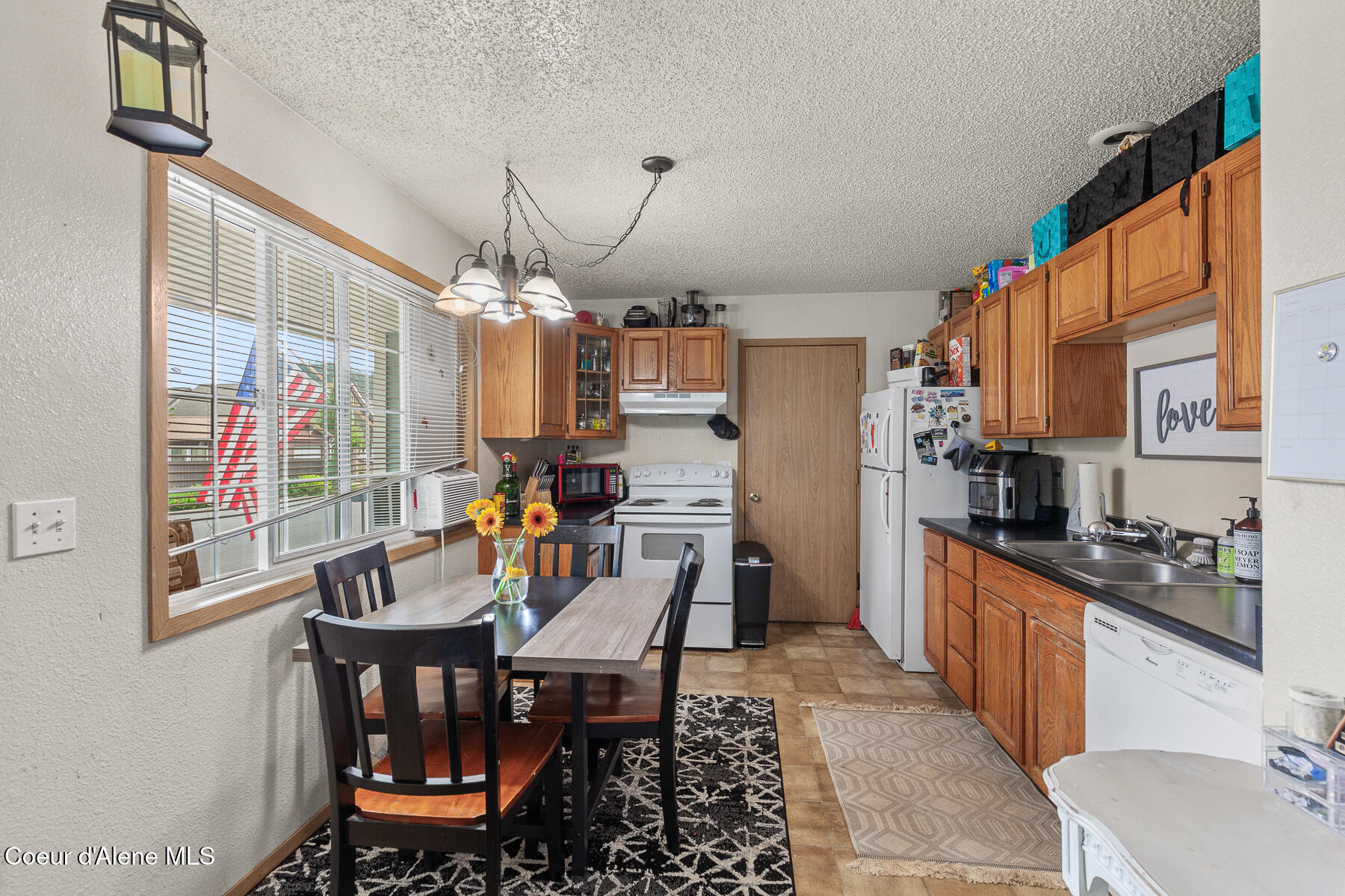 702/704 E Spokane Ave