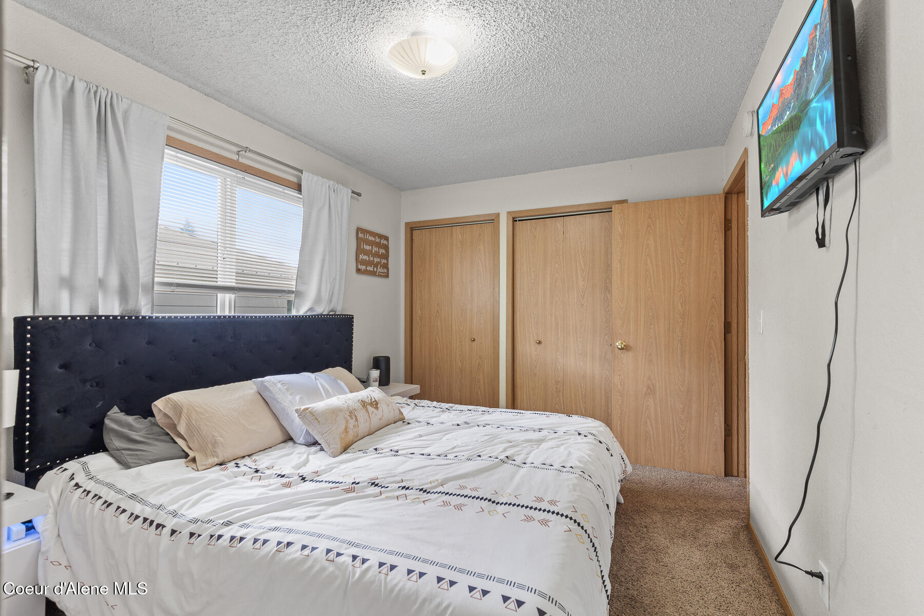 702/704 E Spokane Ave