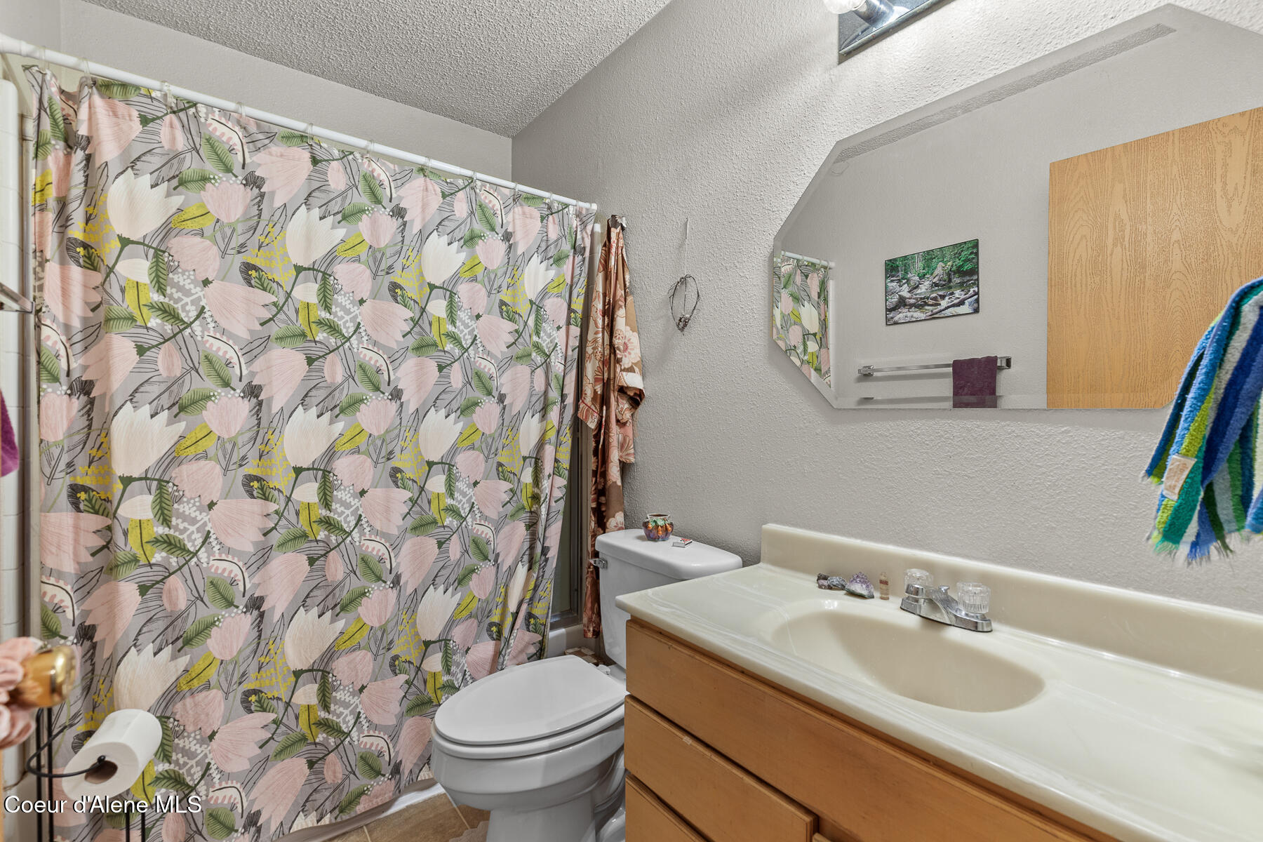 702/704 E Spokane Ave