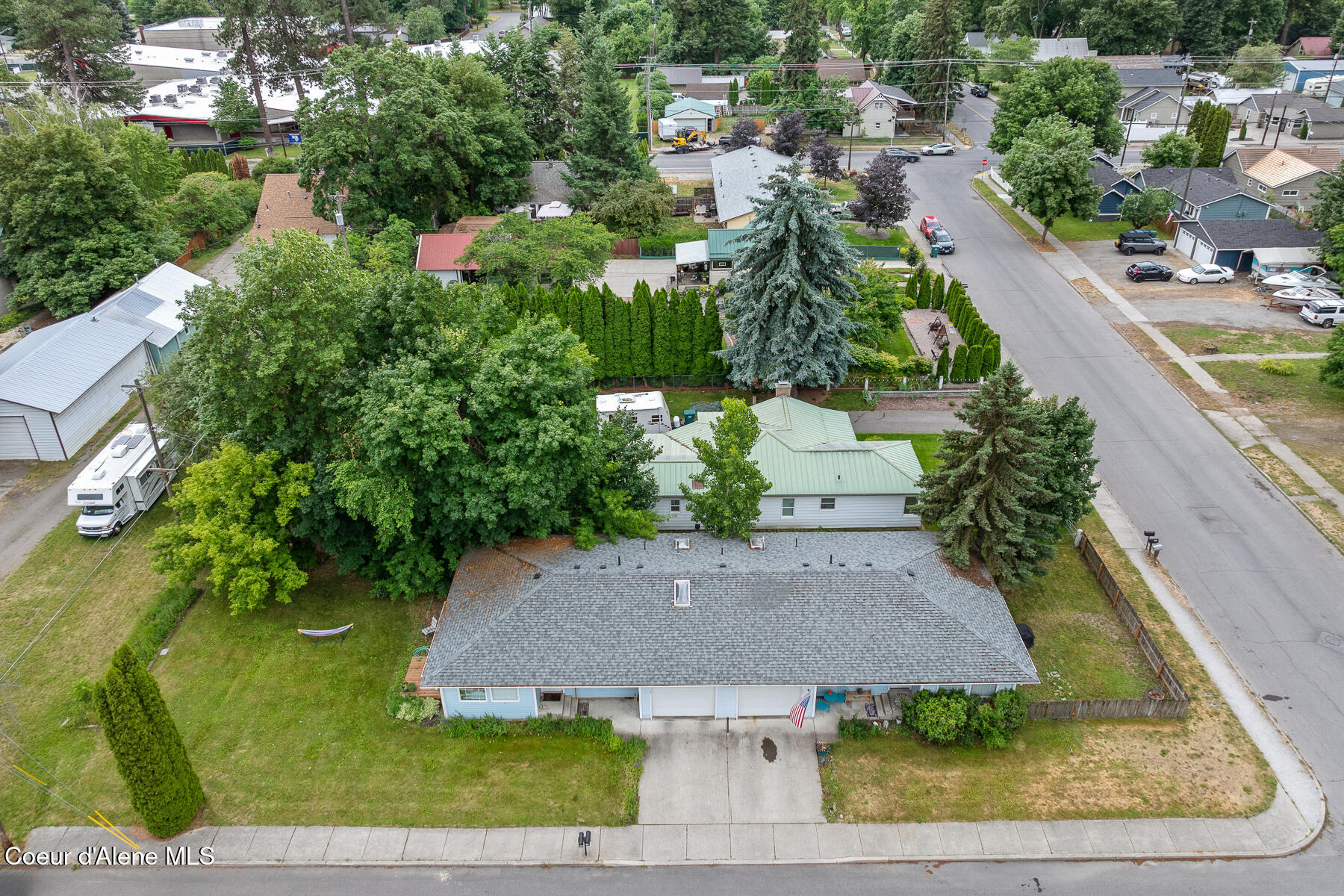 702/704 E Spokane Ave