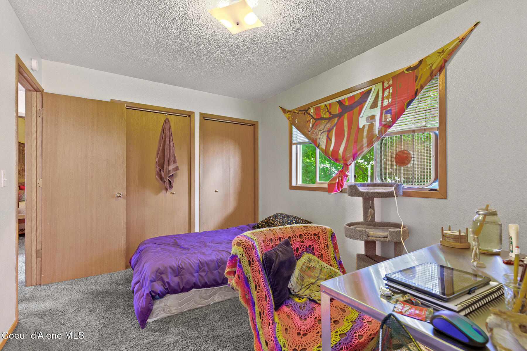 702/704 E Spokane Ave