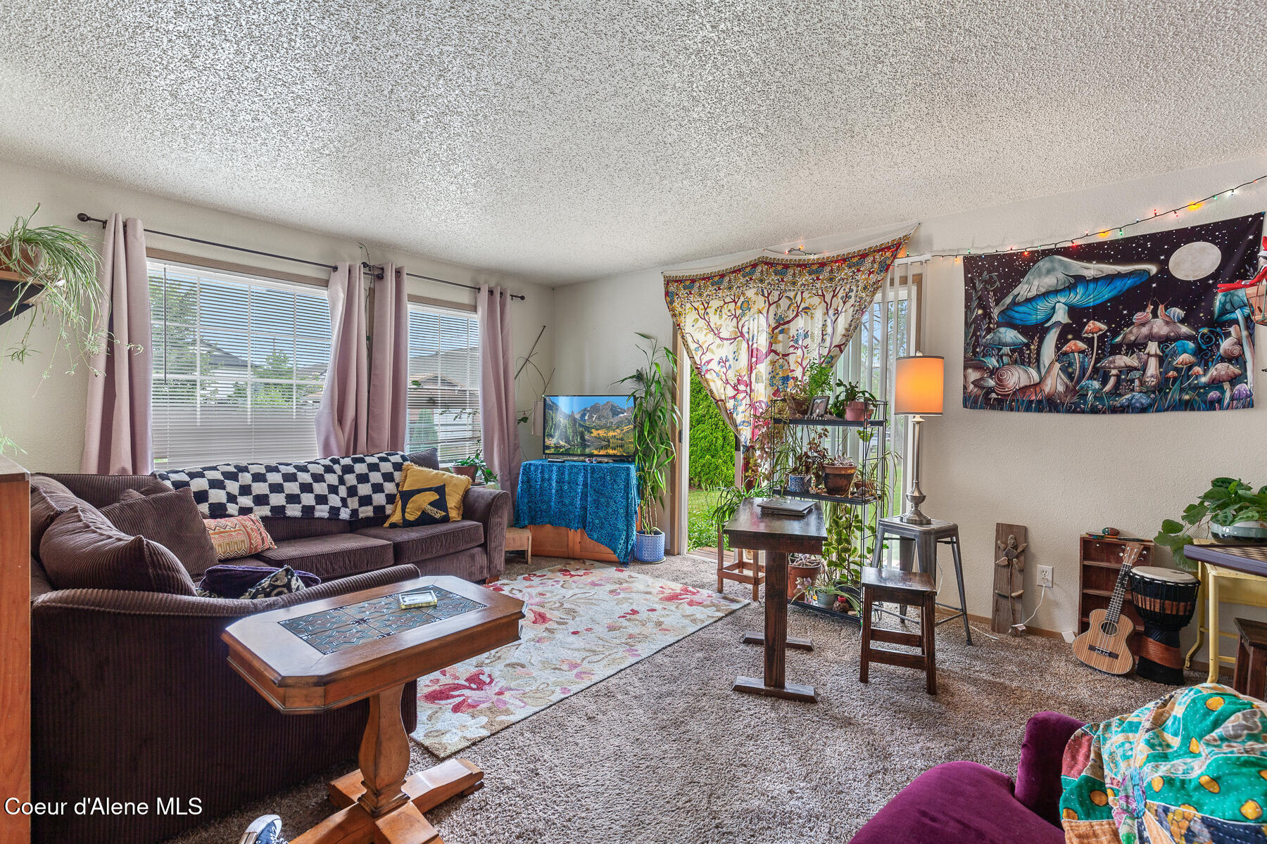 702/704 E Spokane Ave