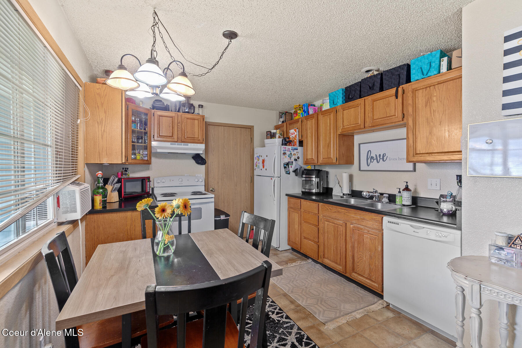 702/704 E Spokane Ave