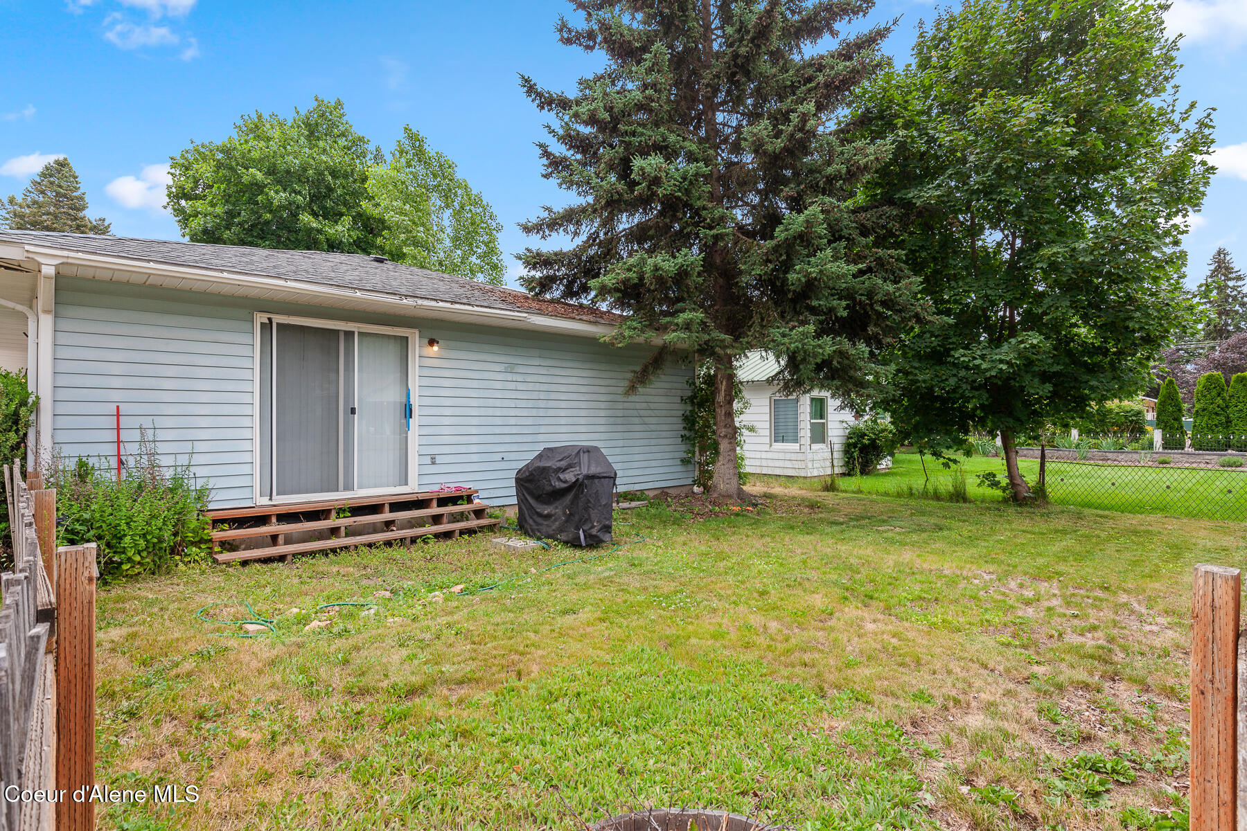 702/704 E Spokane Ave