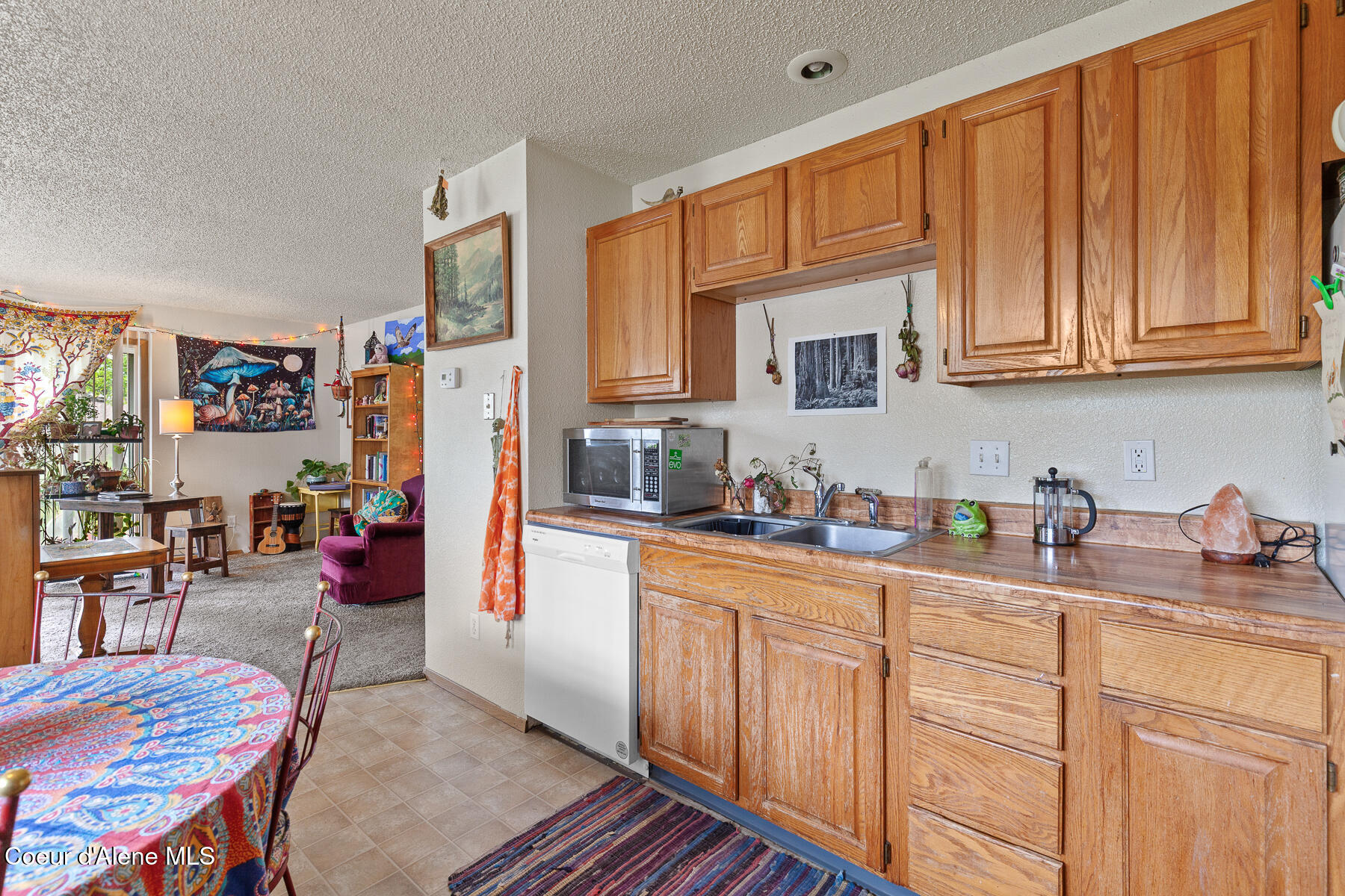 702/704 E Spokane Ave