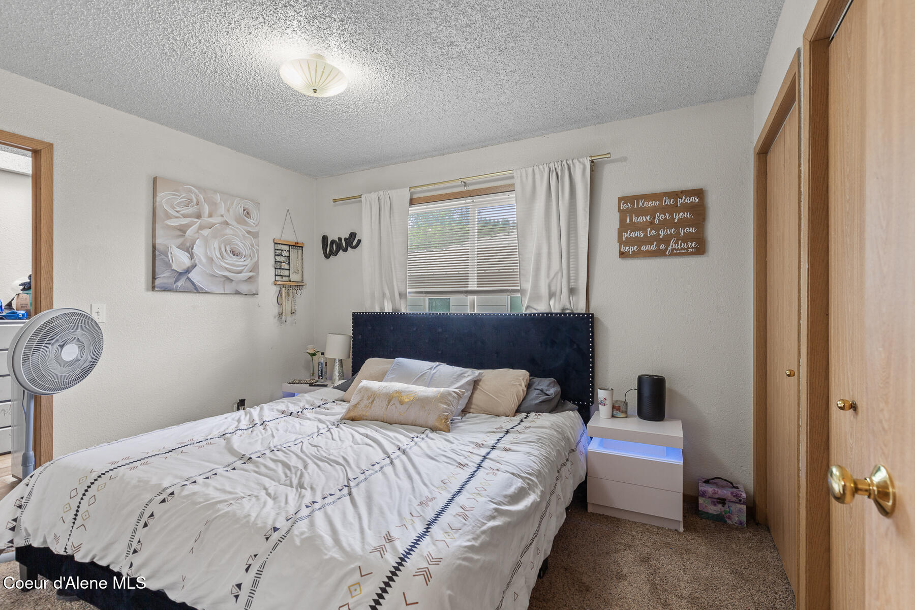 702/704 E Spokane Ave