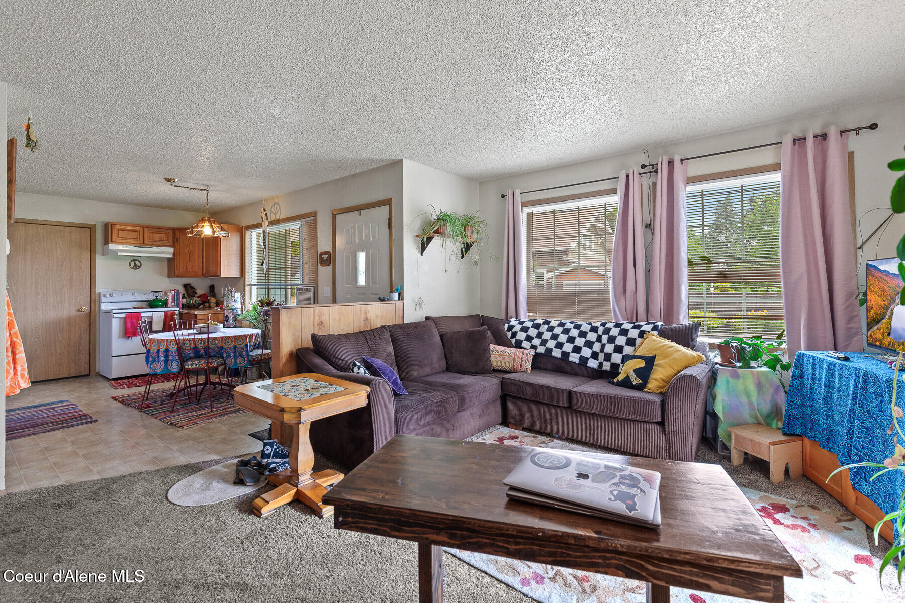 702/704 E Spokane Ave