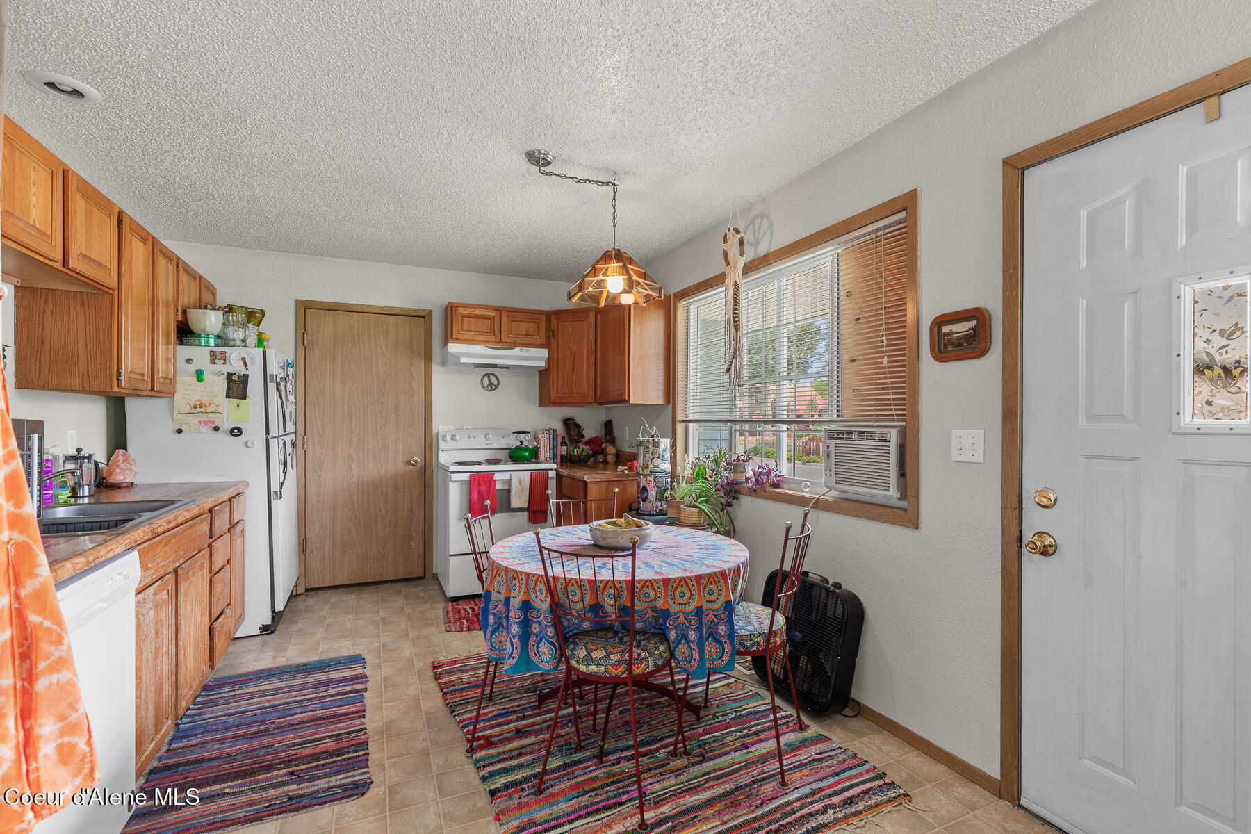 702/704 E Spokane Ave