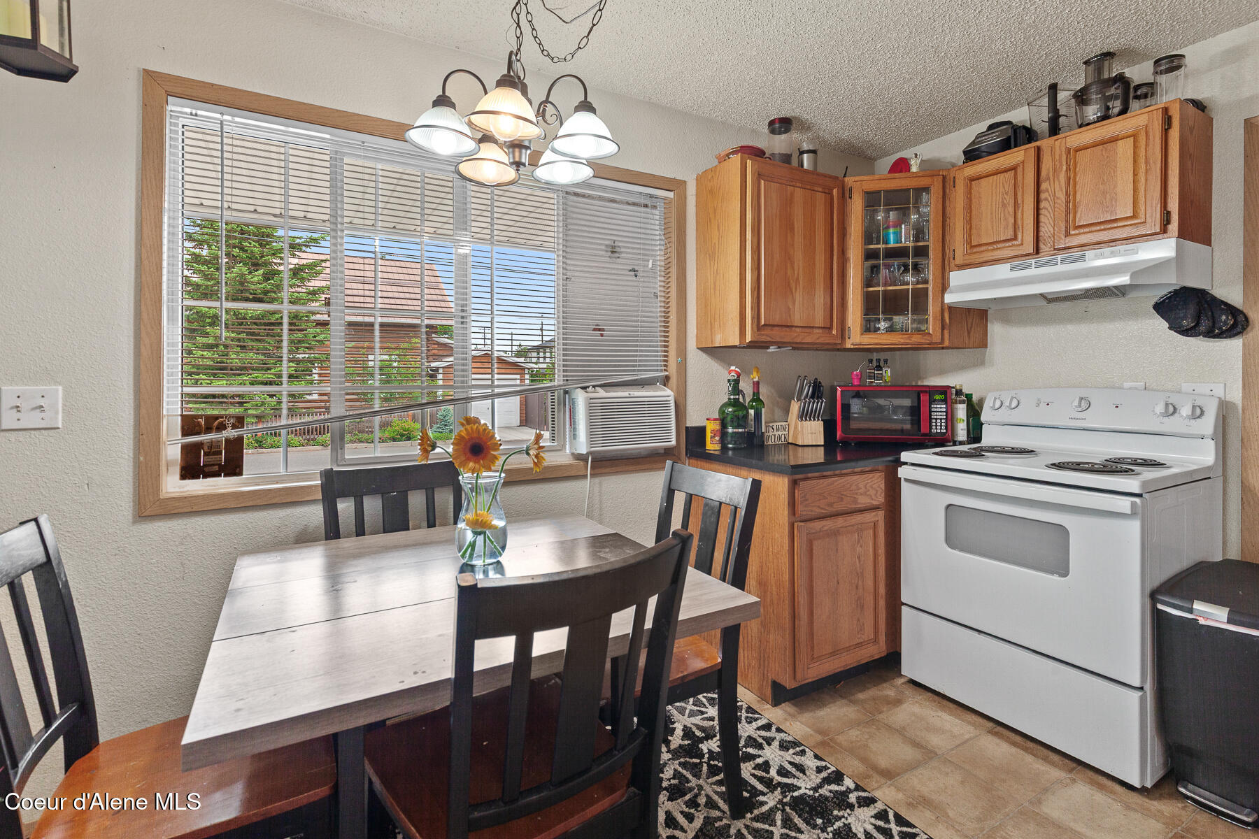 702/704 E Spokane Ave