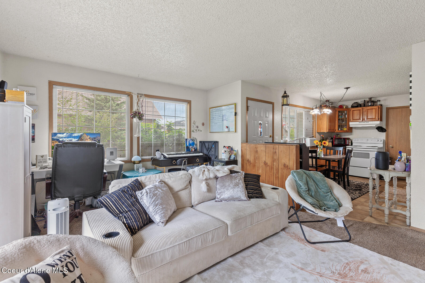 702/704 E Spokane Ave