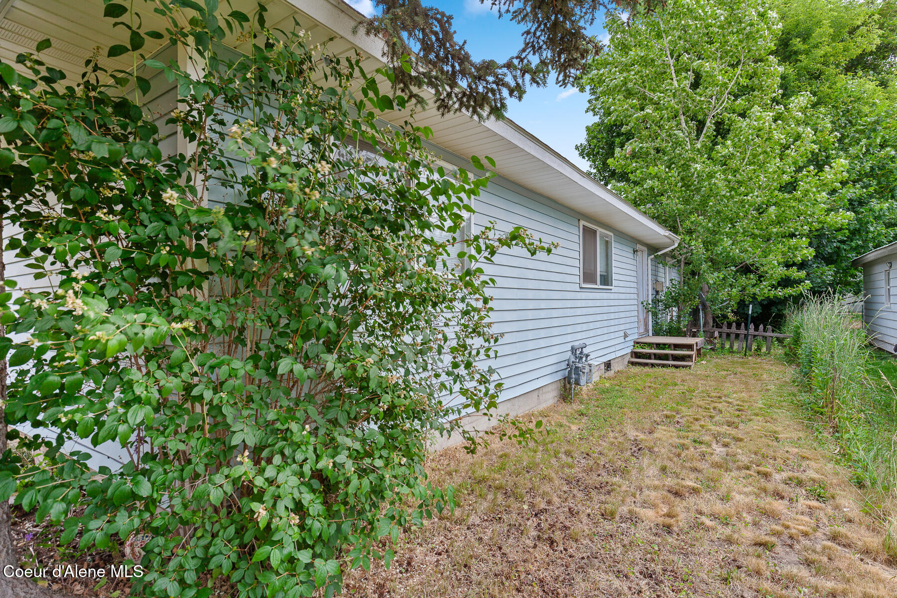 702/704 E Spokane Ave