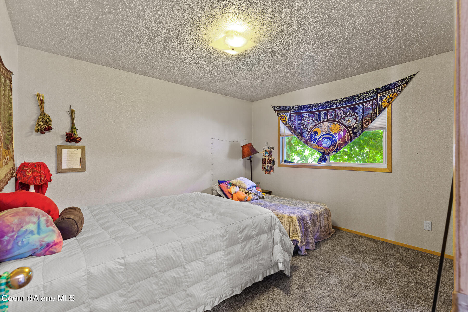 702/704 E Spokane Ave