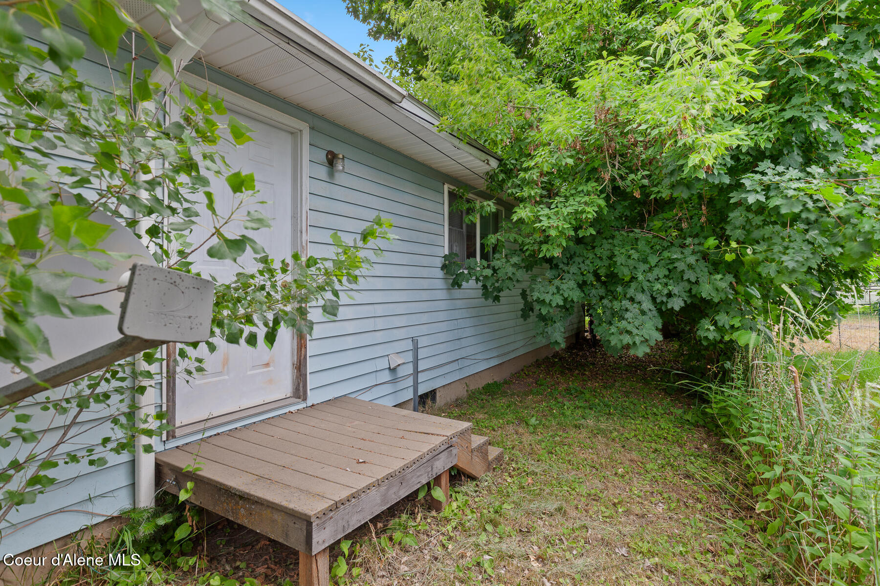 702/704 E Spokane Ave