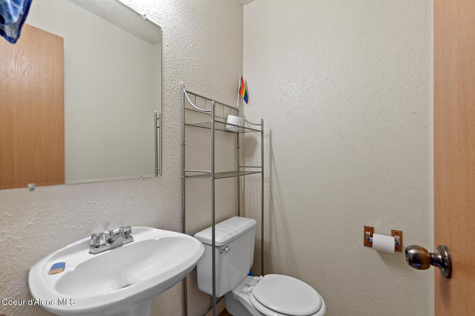 702/704 E Spokane Ave