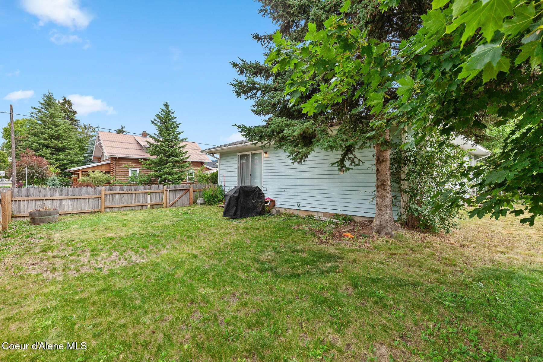 702/704 E Spokane Ave