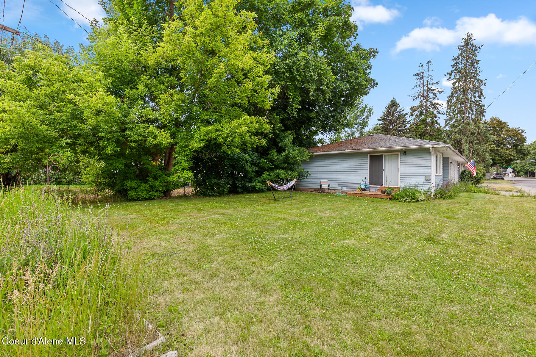 702/704 E Spokane Ave