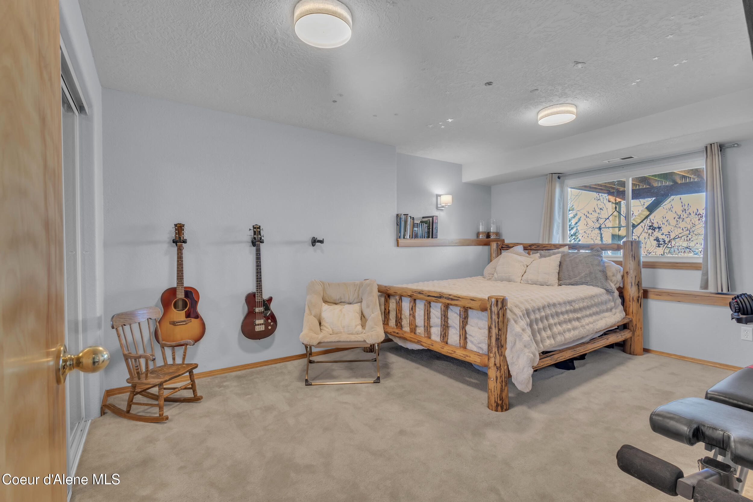 1345 N Kaniksu ST