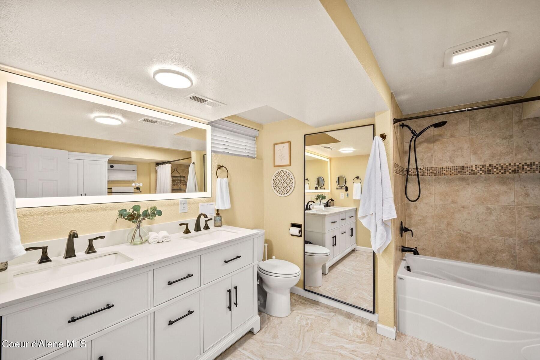 811 E Wallace AVE, Coeur d'Alene