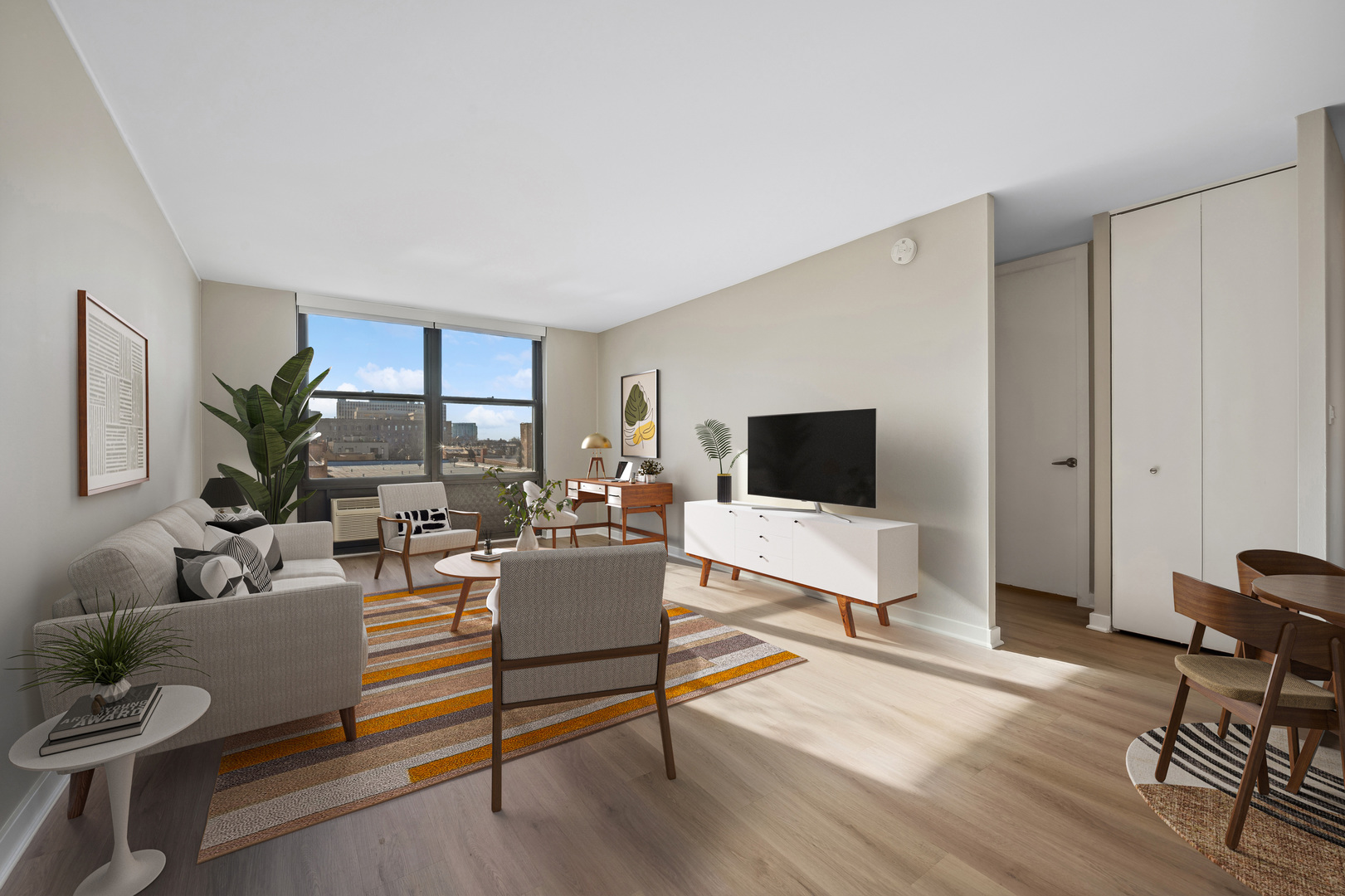 533 W Barry Avenue Unit: 2H