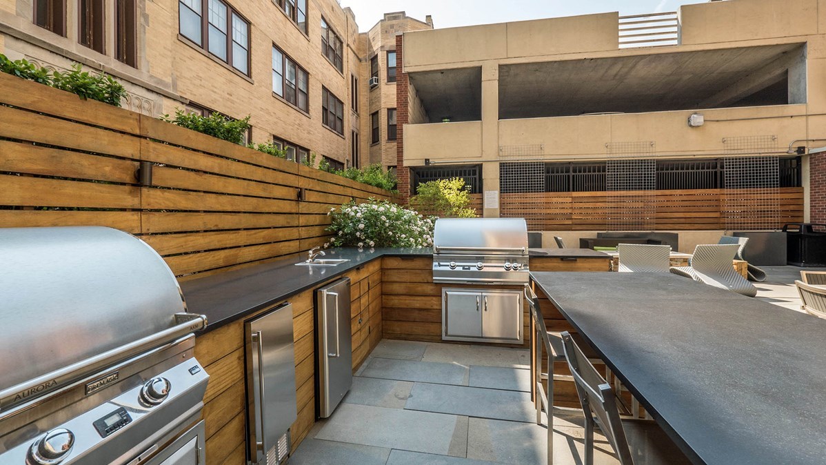 533 W Barry Avenue Unit: 2H