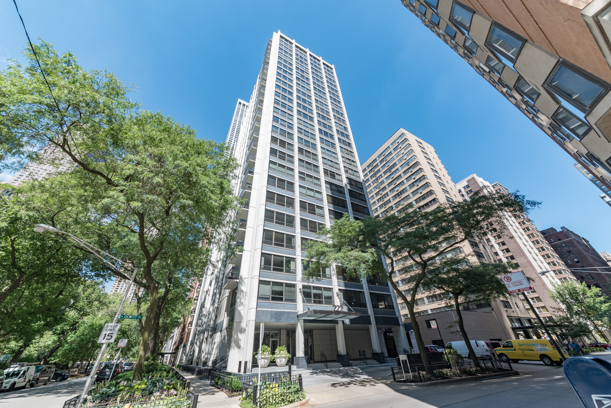 222 E PEARSON Street Unit: 406
