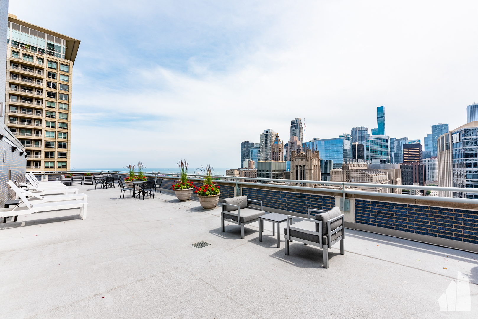 222 E PEARSON Street Unit: 406