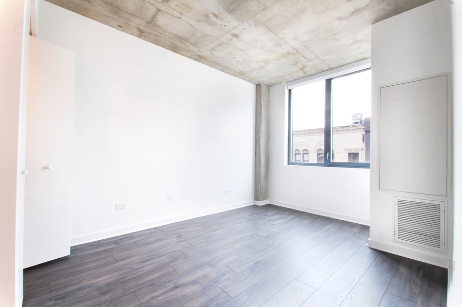 1714 W Roscoe Street Unit: 401