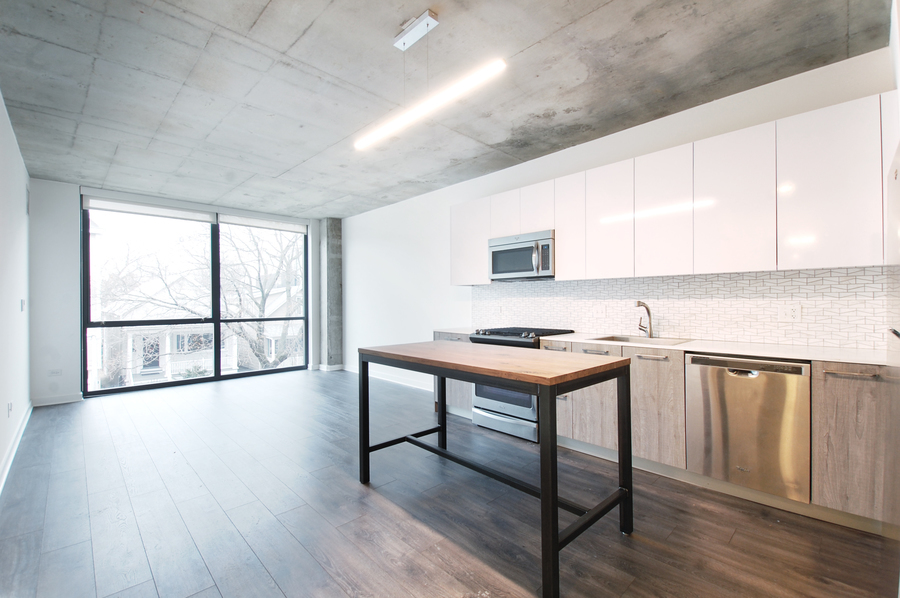 1714 W Roscoe Street Unit: 401