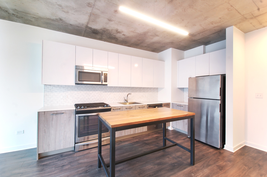 1714 W Roscoe Street Unit: 401