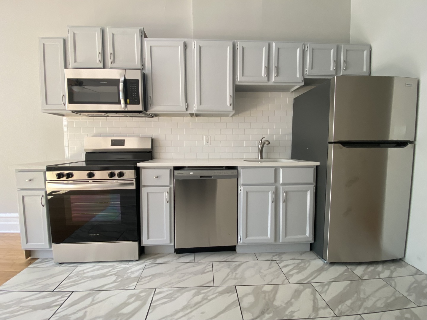2719 N Pine Grove Avenue Unit: 301