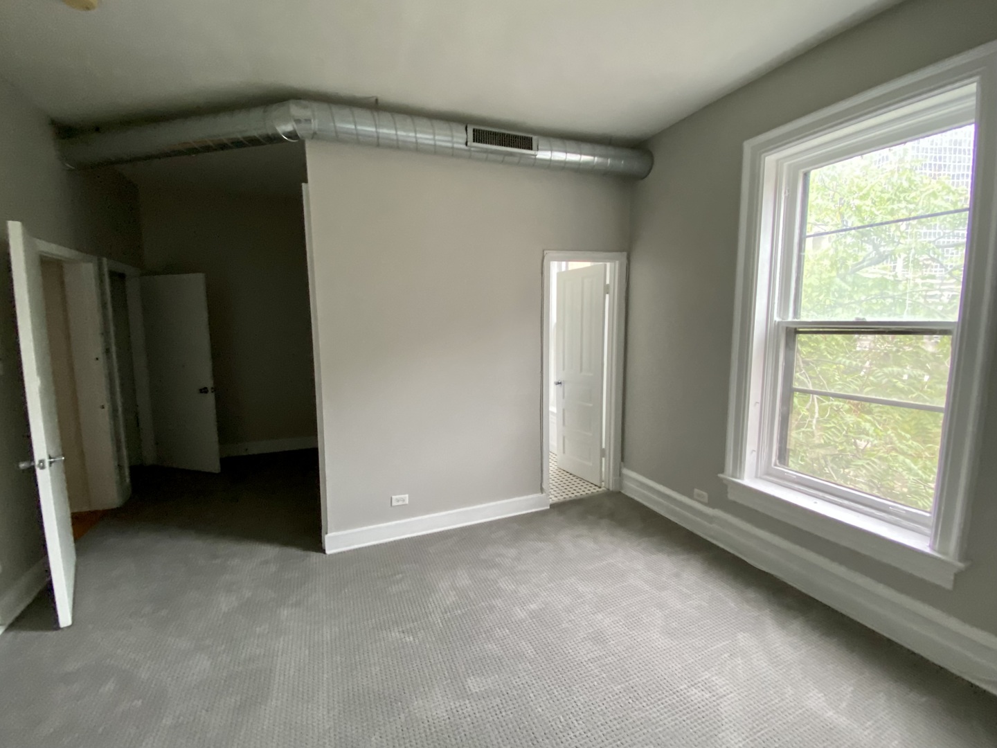 2719 N Pine Grove Avenue Unit: 301