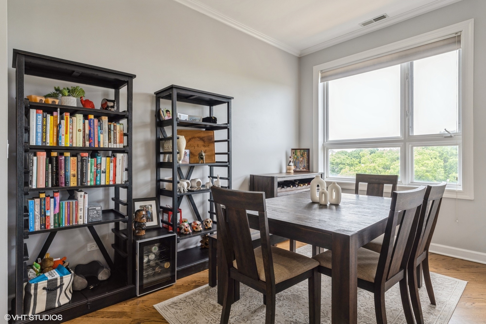 2009 W Belmont Avenue Unit: 4