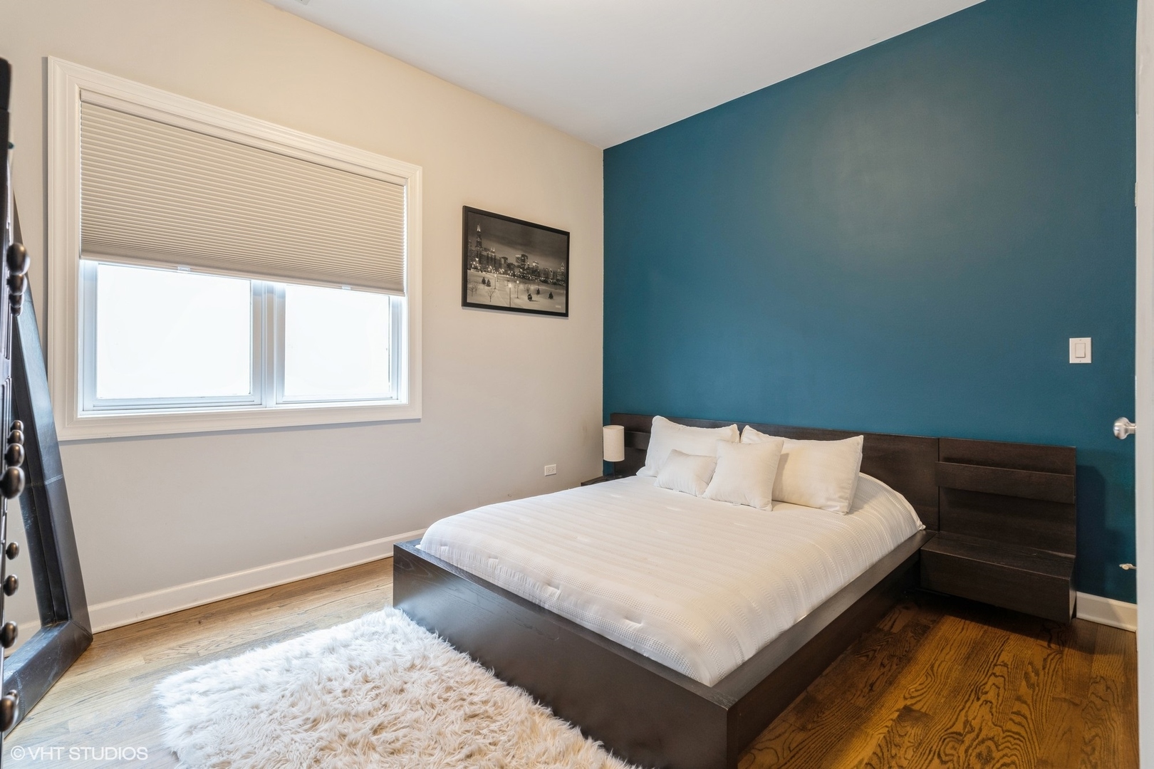 2009 W Belmont Avenue Unit: 4