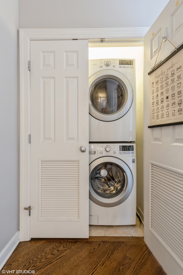 2009 W Belmont Avenue Unit: 4