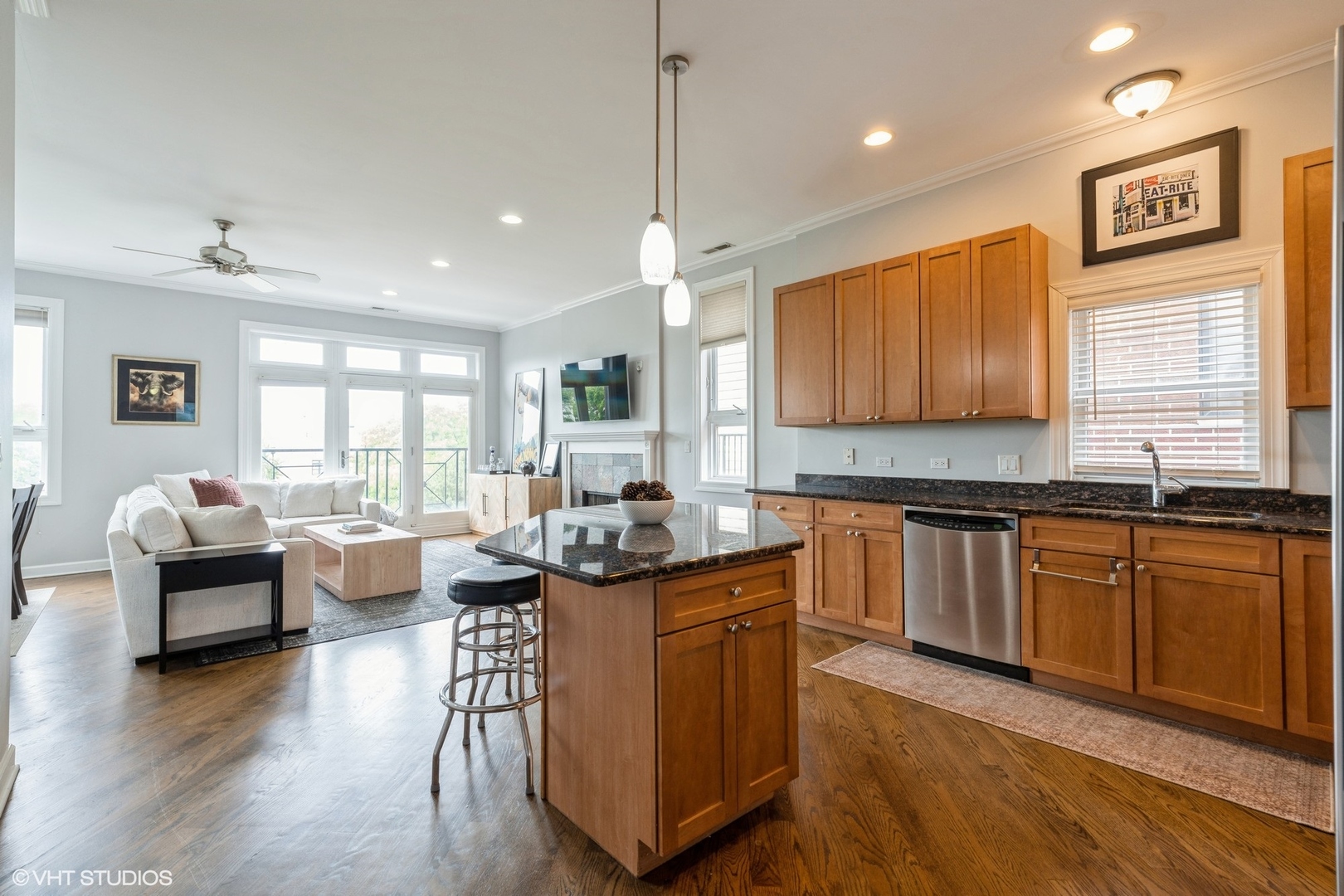 2009 W Belmont Avenue Unit: 4