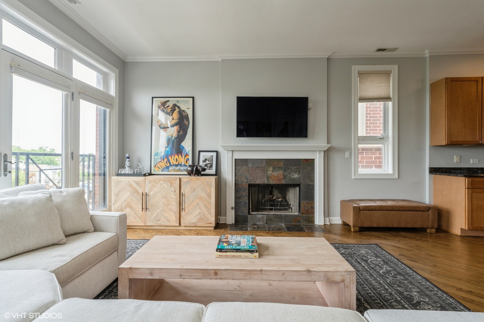 2009 W Belmont Avenue Unit: 4