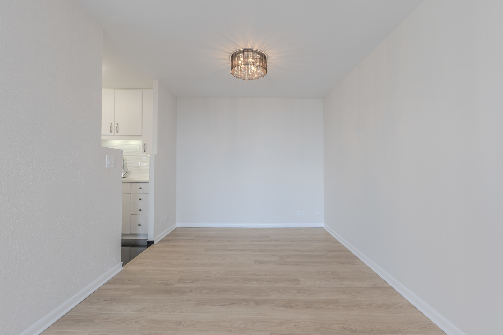 111 E Chestnut Street Unit: 35J
