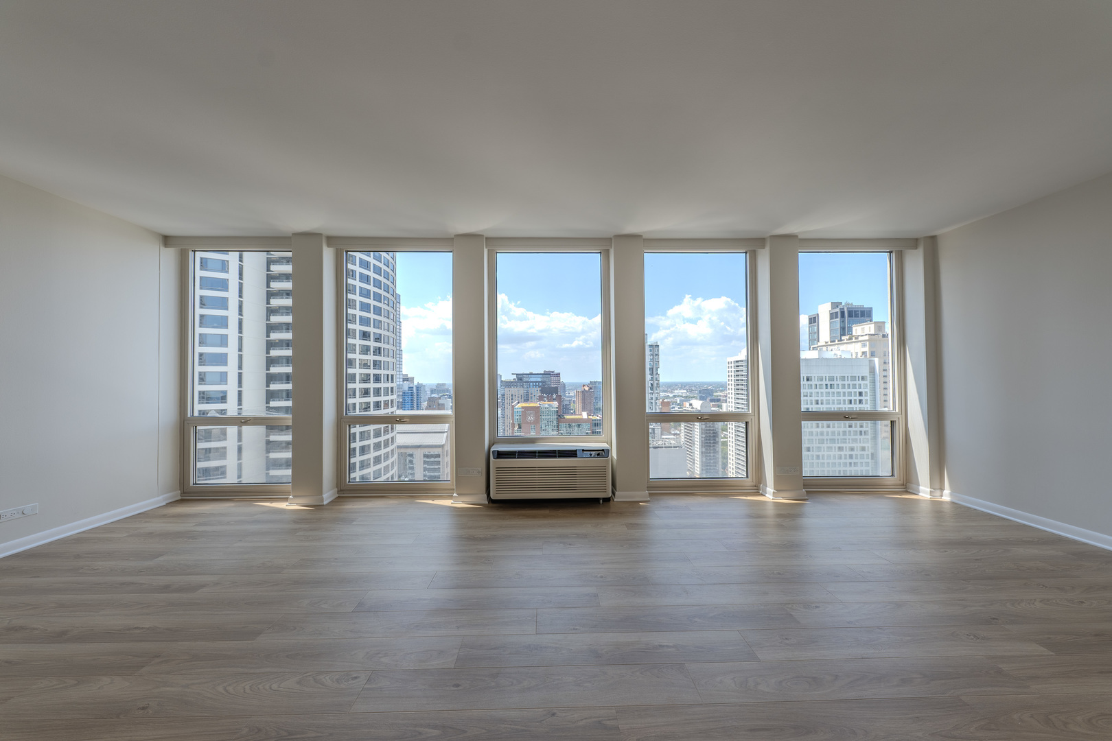 111 E Chestnut Street Unit: 35J