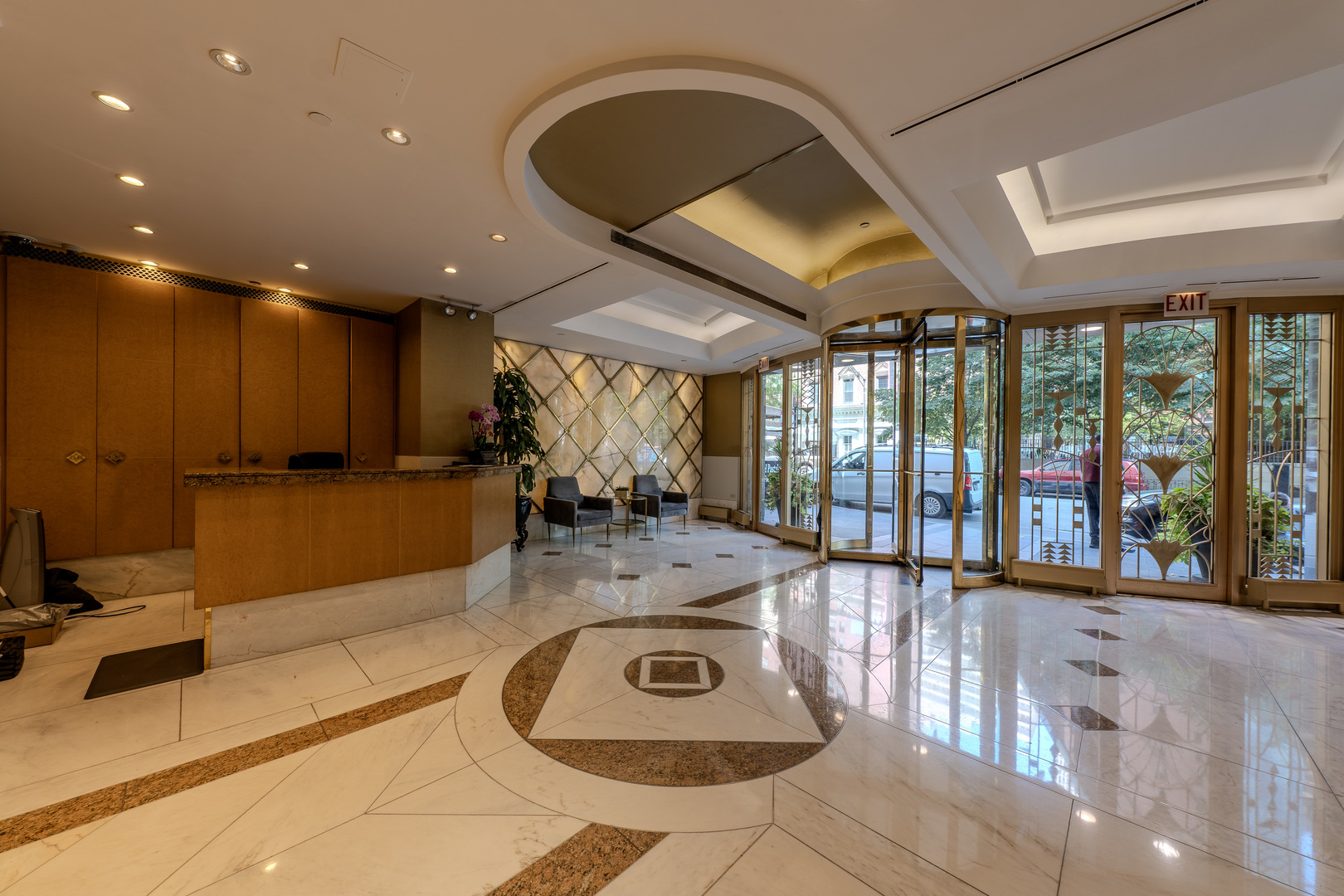 111 E Chestnut Street Unit: 35J