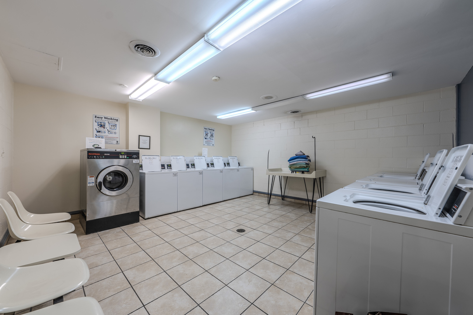 111 E Chestnut Street Unit: 35J