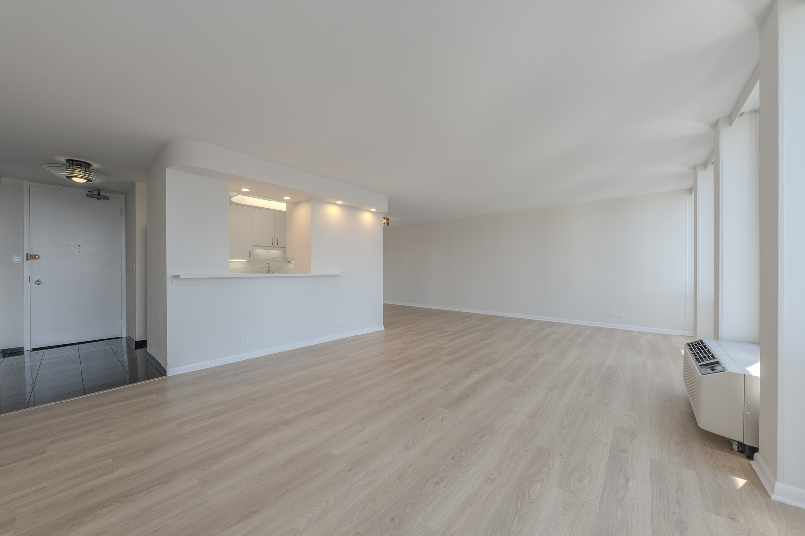 111 E Chestnut Street Unit: 35J