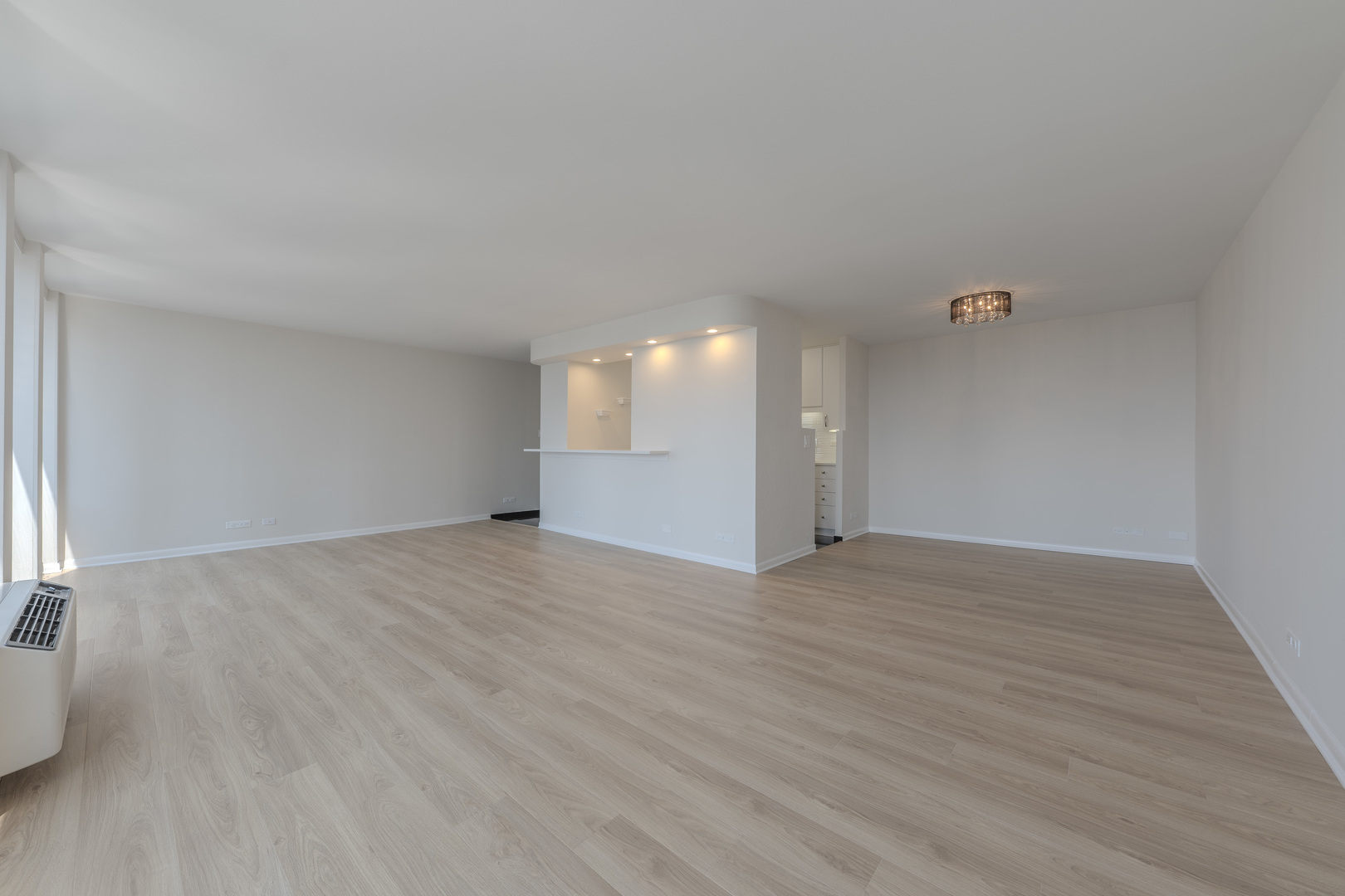 111 E Chestnut Street Unit: 35J