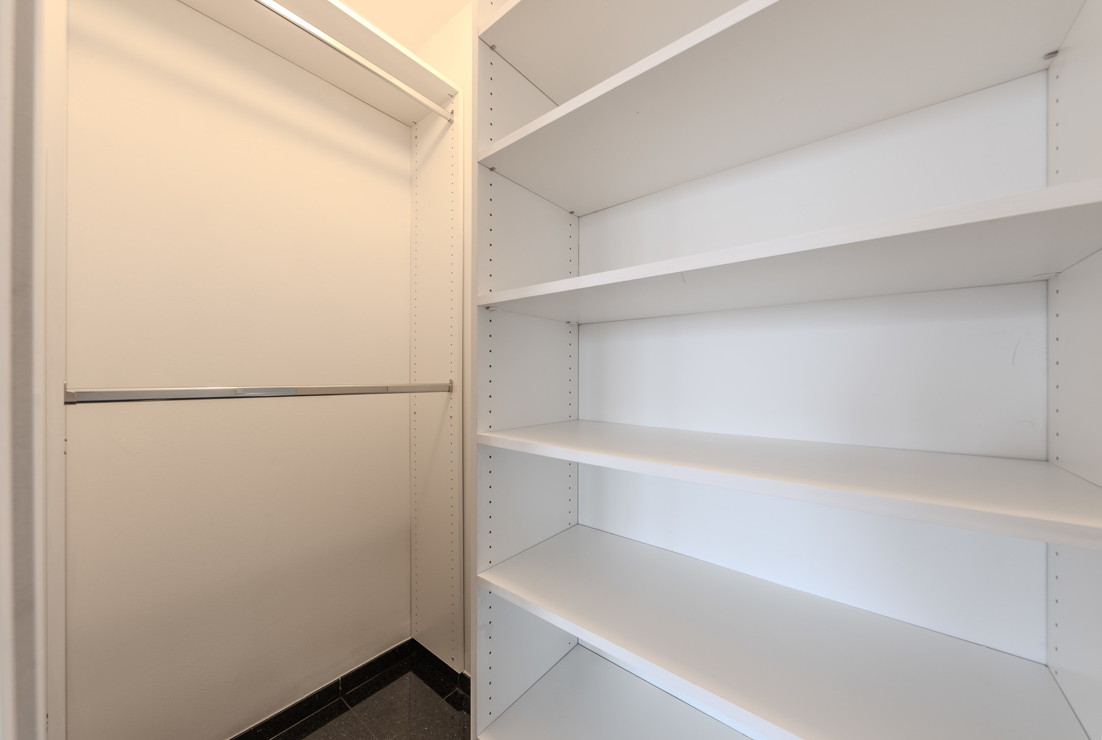 111 E Chestnut Street Unit: 35J