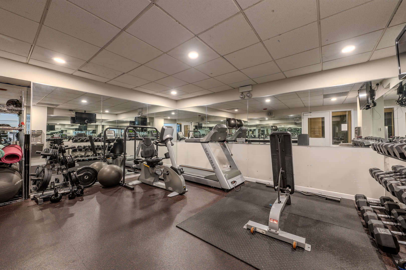 111 E Chestnut Street Unit: 35J