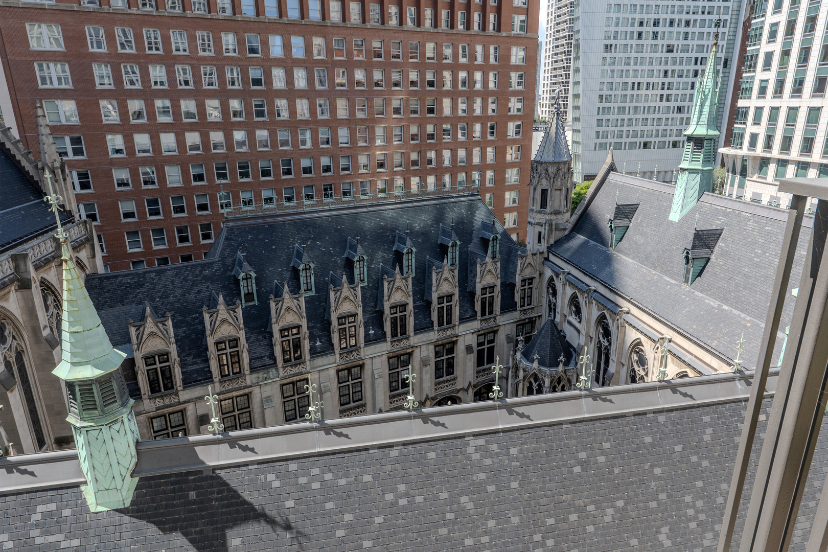 111 E Chestnut Street Unit: 35J